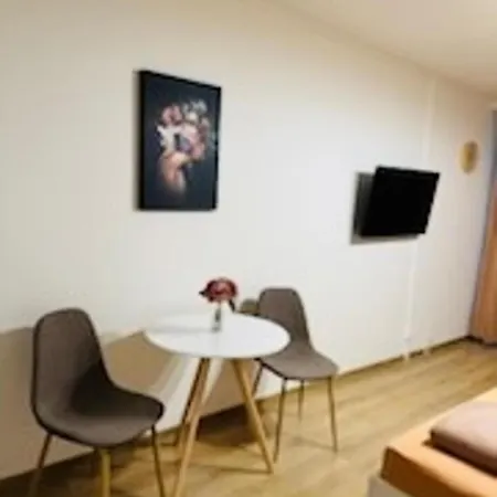 Charming Near Center Apartment *
